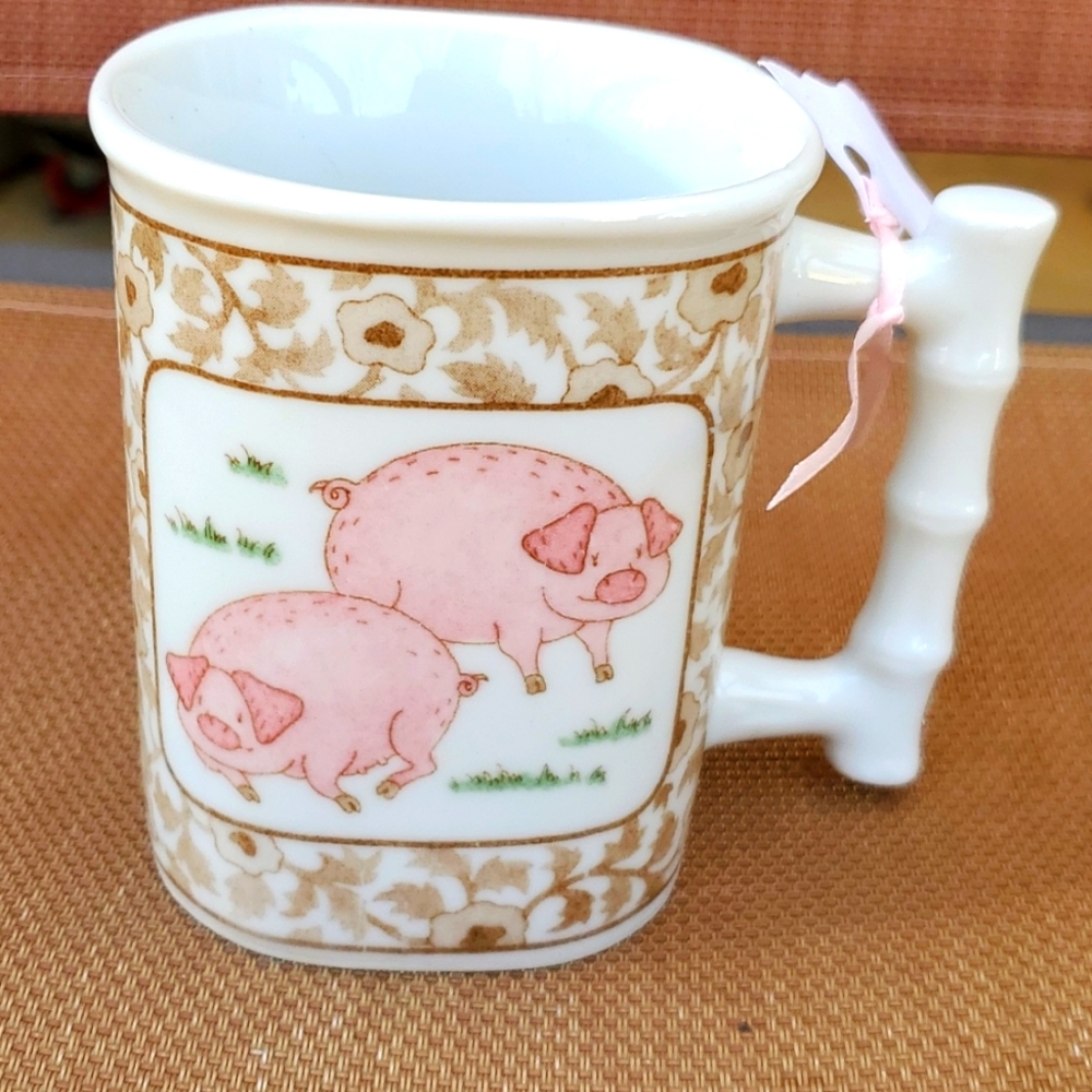 Japanese coffee mug with pigs - VINTAGE